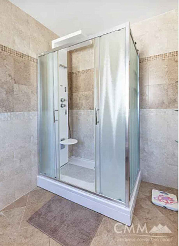 Geräumige Duplex-Wohnung mit Meerblick in Sveti Stefan — photo 28