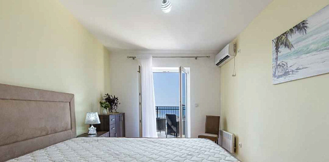 Geräumige Duplex-Wohnung mit Meerblick in Sveti Stefan — photo 36