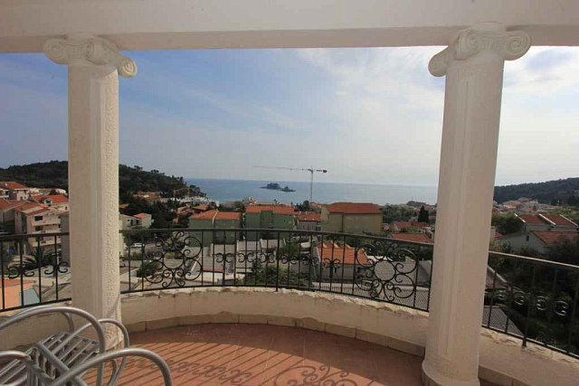 Helligkeit mit Pool in der Villa Petrovac — photo 27