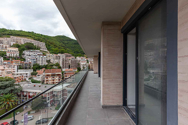 Moderne Einzimmerwohnung in Budva mit optionaler Garage — photo 11