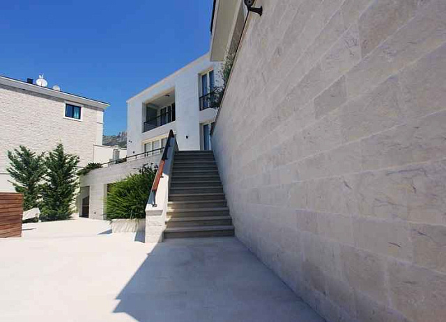 Villa mit Pool in Budva — photo 5