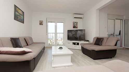 Helle Wohnung in Budva