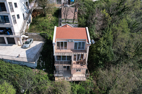 Gemütliche Villa mit Meerblick in Lepetani