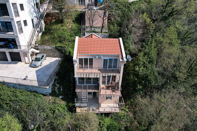 Gemütliche Villa mit Meerblick in Lepetani