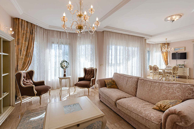 Eleganz und Gelassenheit in einer luxuriösen Villa mit Panoramablick auf das Meer. — photo 4