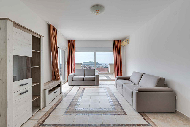 Möblierte 1-Zimmer-Wohnung in Budva, Lazi – 89m² mit Meerblick
