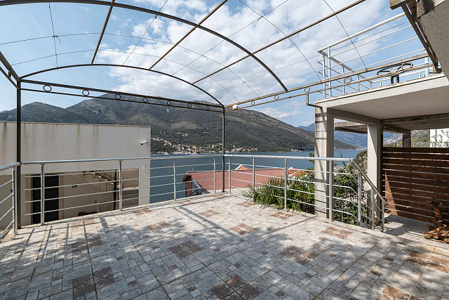 Villa mit Panoramablick auf das Meer in Tivat — photo 16