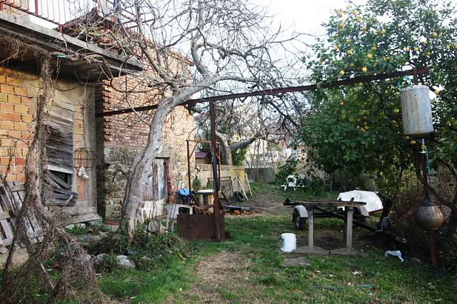  Haus mit großem Grundstück in Kalardovo