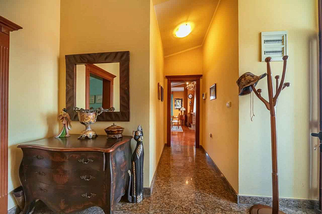 Fünf-Zimmer-Maisonette in Bar in der Nähe des Meeres