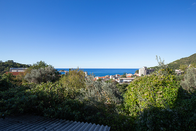 Duplex-Wohnung mit Mittelmeersicht in Petrovac, 104 m²