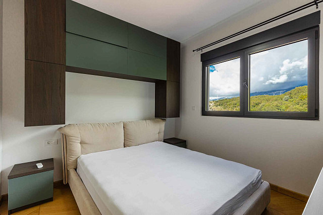 Apartment mit drei Schlafzimmern und Panoramablick auf Sveti Stefan — photo 10
