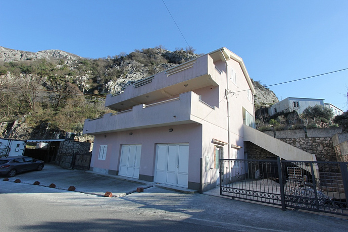 Haus mit 7 Schlafzimmern und Blick auf die Bucht von Kotor in Skaljari
