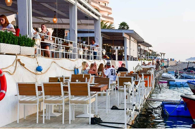 Restaurant erste Linie zum Meer in Rafailovići zu verkaufen