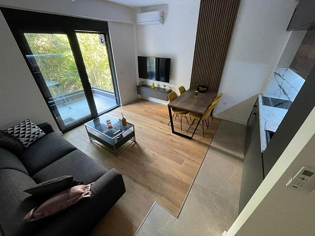 Apartment mit einem Schlafzimmer in einem neu gebauten Komplex in Bečići mit Swimmingpool auf dem Dach