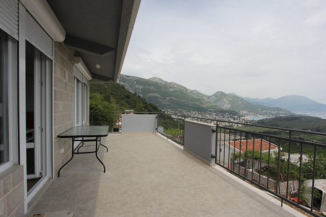 Haus in Bjelisi auf zwei Etagen mit großem Garten — photo 8