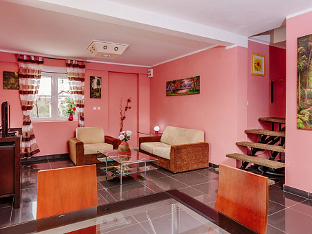 Apartment mit drei Schlafzimmern und Meerblick in Bigovo