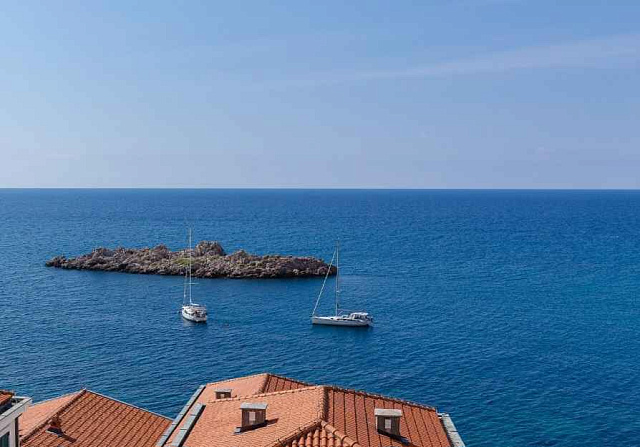 Geräumige Duplex-Wohnung mit Meerblick in Sveti Stefan — photo 41