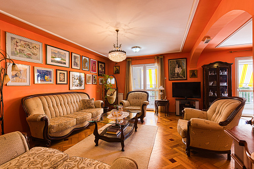 Zum Verkauf: Charmantes Haus in Bar