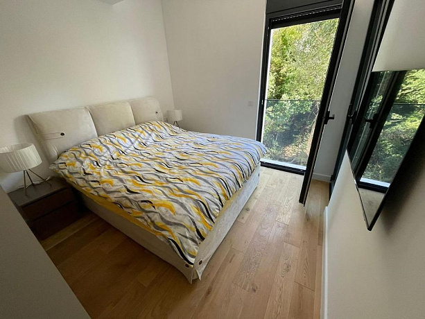 Apartment mit einem Schlafzimmer in einem neu gebauten Komplex in Bečići mit Swimmingpool auf dem Dach