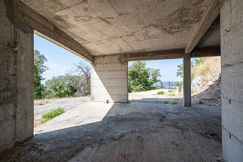 7.715 m² Grundstück mit Gebäuden und Rohbau nahe Sveti Stefan — photo 3
