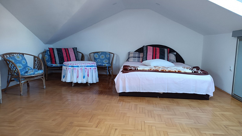 Studios und Apartments mit zwei Schlafzimmern in Markovichi mit Meerblick