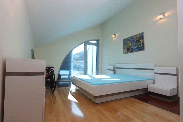 Geräumige Wohnung im Zentrum von Budva — photo 11