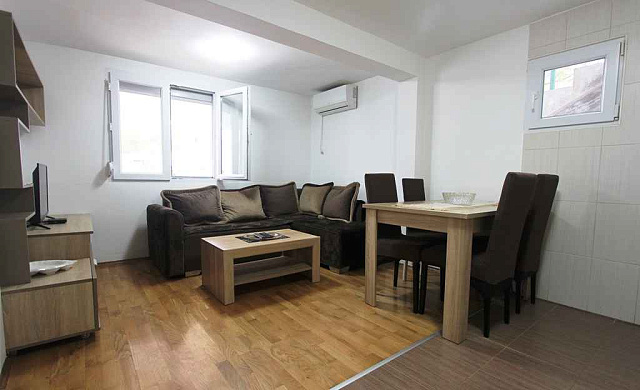 Haus mit Meerblick in Bjelisi. — photo 9