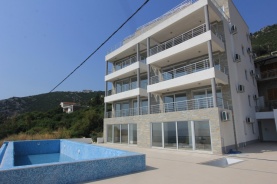 Apartments in einem Komplex mit Swimmingpool und Meerblick in Dobra Voda