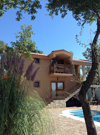 Zwei Villen in Krimovice mit Schwimmbädern und einem großen Grundstück