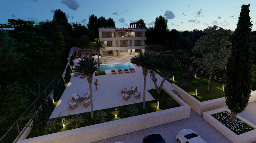 Luxuriöse dreistöckige Villa mit großem Garten