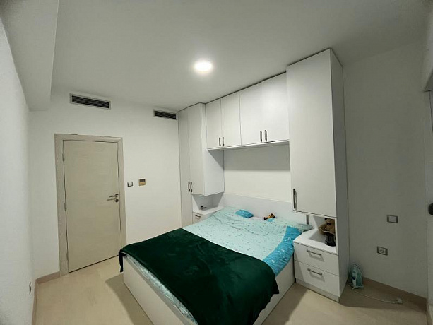 Zu verkaufen ist eine Wohnung mit zwei Schlafzimmern in Kotor in der Nähe des Meeres