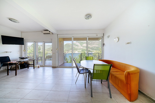Gemütliche Villa mit Meerblick in Lepetani — photo 11