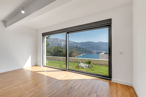 Luxuriöse Neubauvilla mit Panoramablick auf das Meer und die Altstadt von Budva