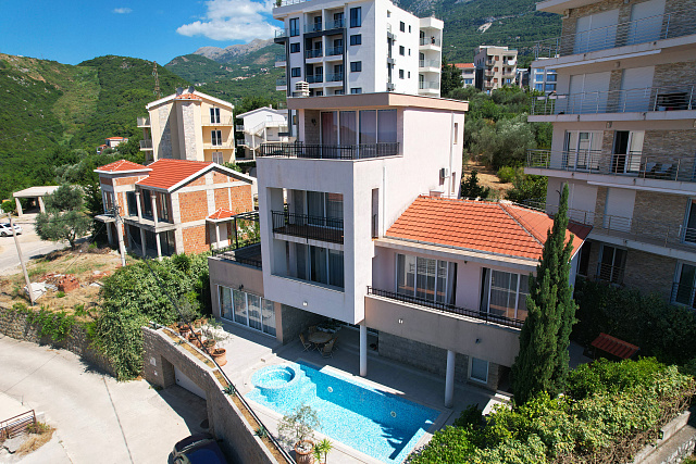 978 Budva Becici Villa 4r 650m2 — photo 1