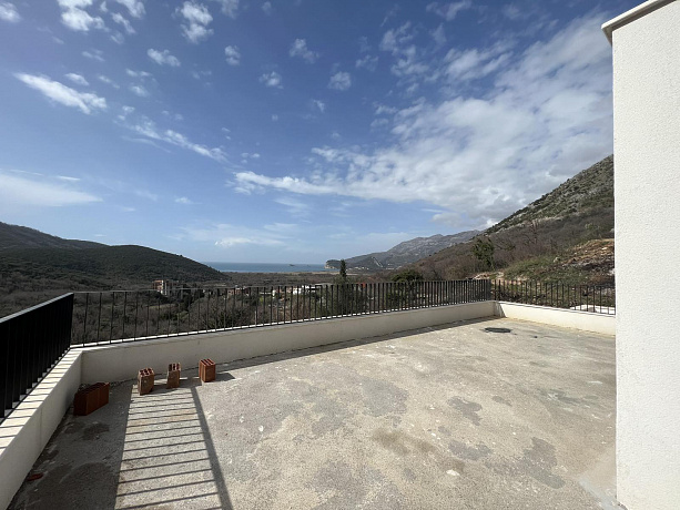 Neue Villa mit Panoramablick auf das Meer in Buljarica
