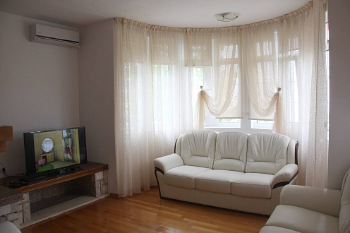 Apartments in Villa mit Meerblick in Shushan