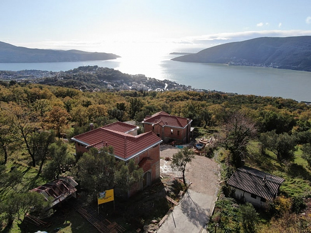 Urbanisiertes Grundstück für den Bau von zwei Villen in Trebesin, Herceg Novi