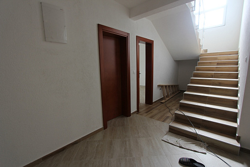 Haus in Bjelisi auf zwei Etagen mit großem Garten