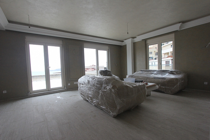 Apartment mit großer Terrasse und wunderschönem Meerblick in Bečići