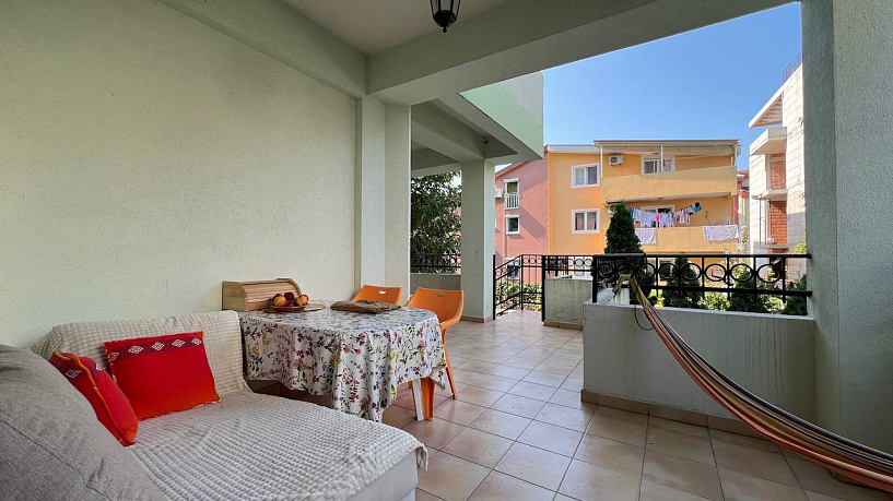 Apartment mit zwei Schlafzimmern in einem Haus mit Pool in Budva