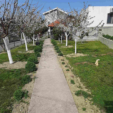 Geräumiges zweistöckiges Haus mit schönem Garten