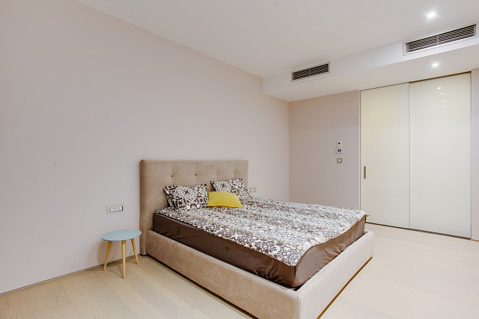 Luxuriöse Wohnung mit zwei Schlafzimmern in Zavala