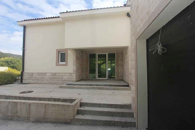 Zweistöckiges Haus mit Meer- und Bergblick in der Gegend der Stadt Herceg Novi — photo 13