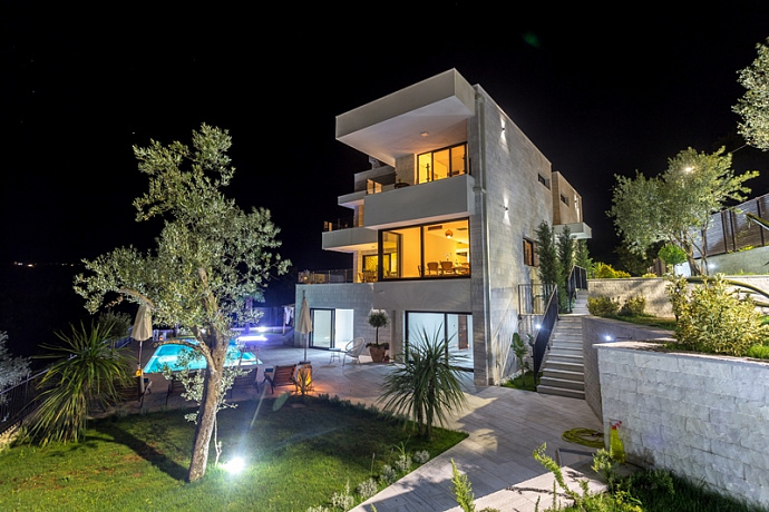 Neues Haus in Herceg Novi