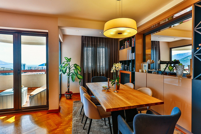 Luxuriöse Maisonette-Wohnung in Budva