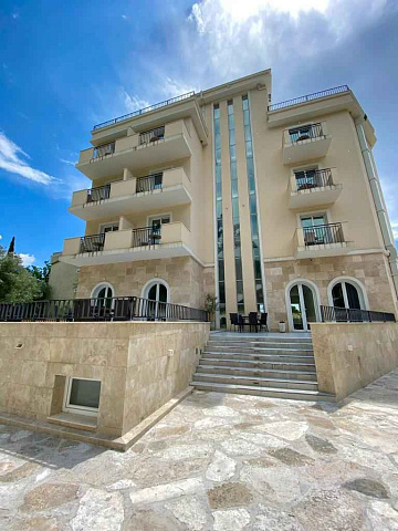 Charming hotel in Buljarica with 34 apartments