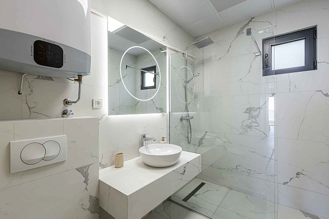 Apartment mit drei Schlafzimmern und Panoramablick auf Sveti Stefan — photo 14