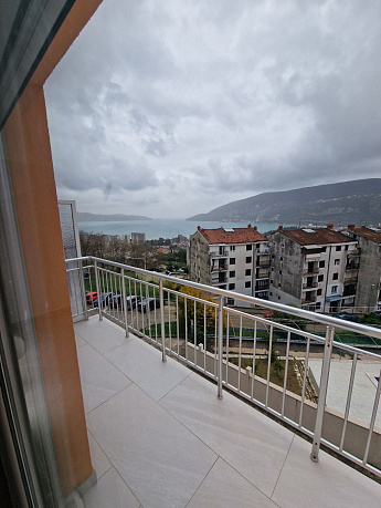 Maisonette-Wohnung mit drei Schlafzimmern in Igalo mit Meerblick