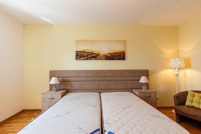 Geräumige Duplex-Wohnung mit Meerblick in Sveti Stefan — photo 31