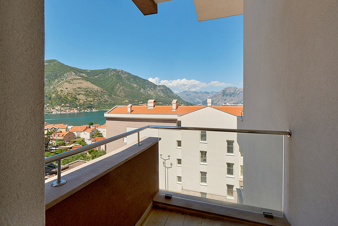 Zu verkaufende Wohnungen in einem Komplex in Kotor mit Blick auf die Bucht
